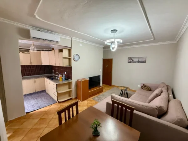 Tirane, jepet me qera apartament 1+1 Kati 3, (KOMUNA E PARISIT)
