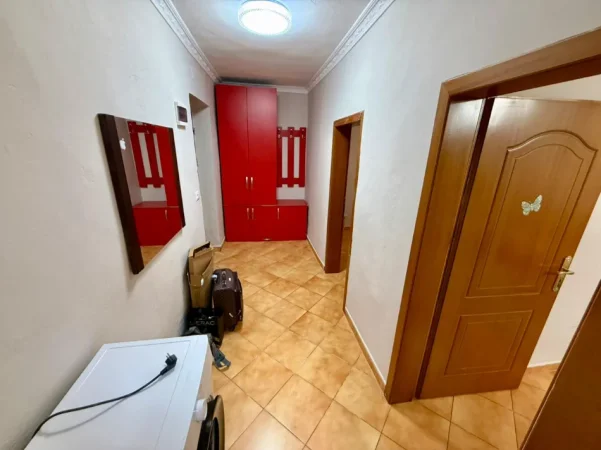 Tirane, jepet me qera apartament 1+1 Kati 3, (KOMUNA E PARISIT)