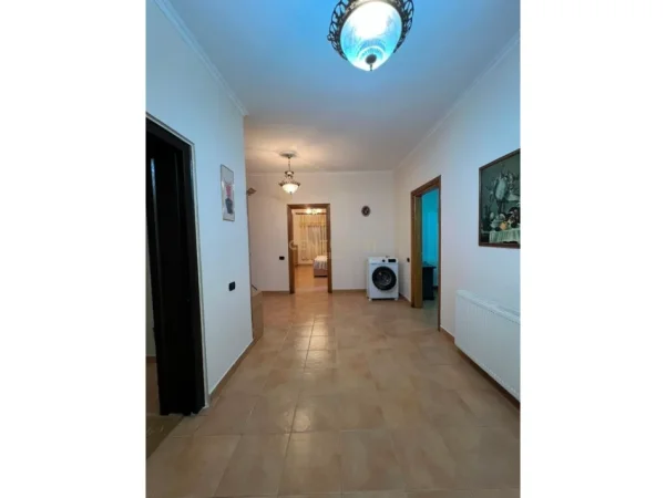 Jepet me qira apartament 2+1+2 ne Porcelan!