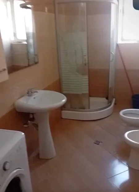Tirane, jepet me qera apartament 2+1 Kati 2, 90 m² 500 € (Rruga Besa tek 5 Maji)