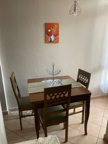 Tirane, jepet me qera apartament 1+1+Ballkon Kati 2, 600 € (Bllok, Sheshi Willson)