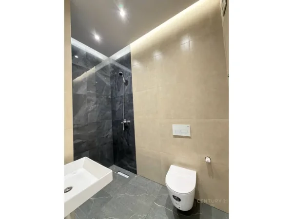 Tirane, shitet apartament 1+1 Kati 3, 72 m² 135.000 € 