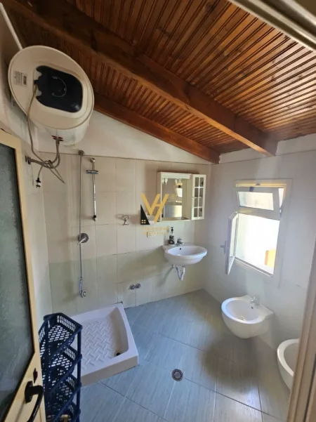 Tirane, jepet me qera apartament 1+1+Ballkon Kati 3, 80 m² 420 € (5 MAJI)