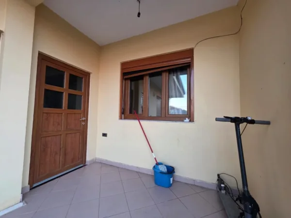 Tirane, jepet me qera apartament 1+1 Kati 2, 70 m² 300 € (Sauk)