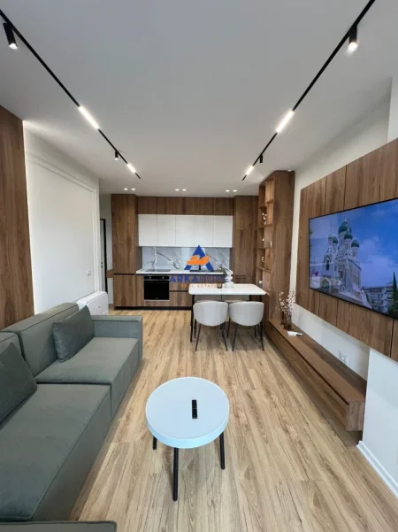 Tirane, jepet me qera apartament 2+1+Ballkon Kati 7, 81 m² 800 € 