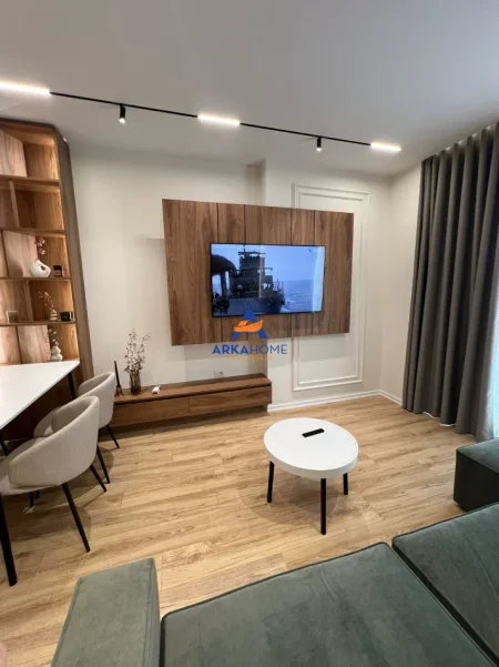 Tirane, jepet me qera apartament 2+1+Ballkon Kati 7, 81 m² 800 € 