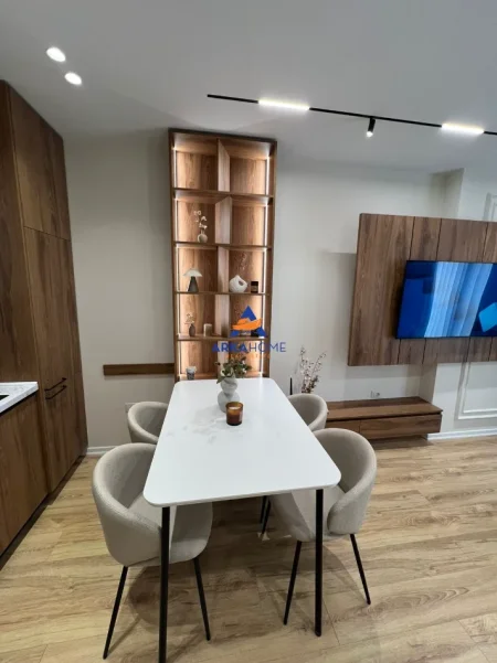 Tirane, jepet me qera apartament 2+1+Ballkon Kati 7, 81 m² 800 € 