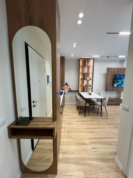 Tirane, jepet me qera apartament 2+1+Ballkon Kati 7, 81 m² 800 € 