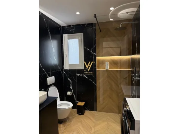 Tirane, shitet apartament 1+1+Ballkon Kati 1, 60 m² 170.000 € (KOPSHTI ZOOLOGJIK)