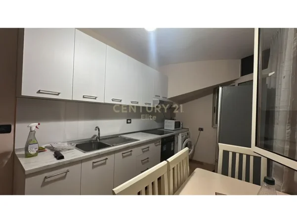 Tirane, jepet me qera apartament Kati 1, 62 m² 530 € 