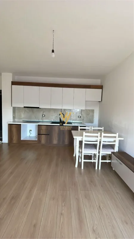 Tirane, jepet me qera apartament 1+1+Ballkon Kati 9, 65 m² 570 € (BULEVARDI I RI)