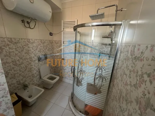 Tirane, jepet me qera apartament 2+1 Kati 11, 294 m² 1.200 € (Selvia)