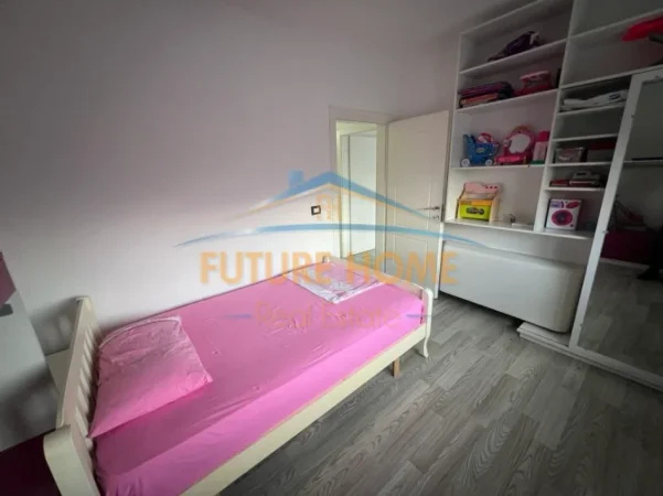 Tirane, jepet me qera apartament 2+1 Kati 11, 294 m² 1.200 € (Selvia)