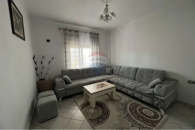 Tirane, jepet me qera apartament 3+1 , 135 m² 350 € (shkoze)