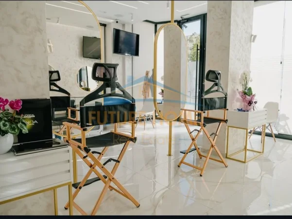 Tirane, jepet me qera ambjent biznesi Kati 0, 150 m² 4.000 € (Komuna e Parisit)