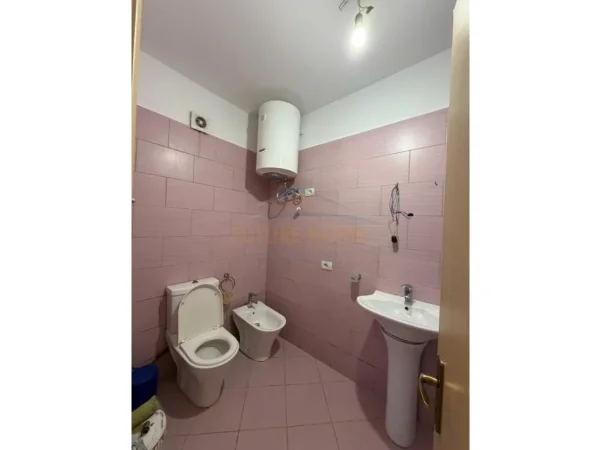 Tirane, jepet me qera apartament 2+1+Aneks+Ballkon Kati 1, 91 m² 550 € 