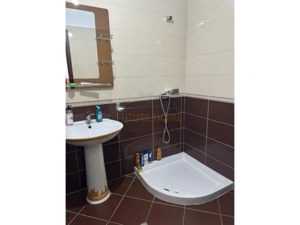 Tirane, jepet me qera apartament 2+1 Kati 3, 71 m² 500 € (Vila L, Unaza e Re.)
