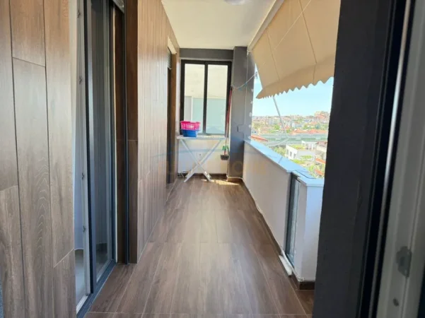Tirane, jepet me qera apartament 2+1+Ballkon Kati 4, 106 m² 450 € (Rezidenca Relux)