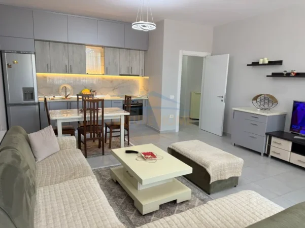 Tirane, jepet me qera apartament 2+1+Ballkon Kati 4, 106 m² 450 € (Rezidenca Relux)