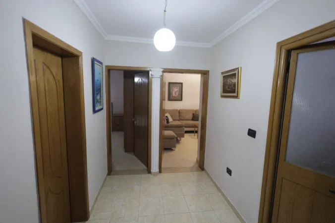 Tirane, jepet me qera apartament 2+1 Kati 2, 100 m² 550 € (Rruga Bardhyl)