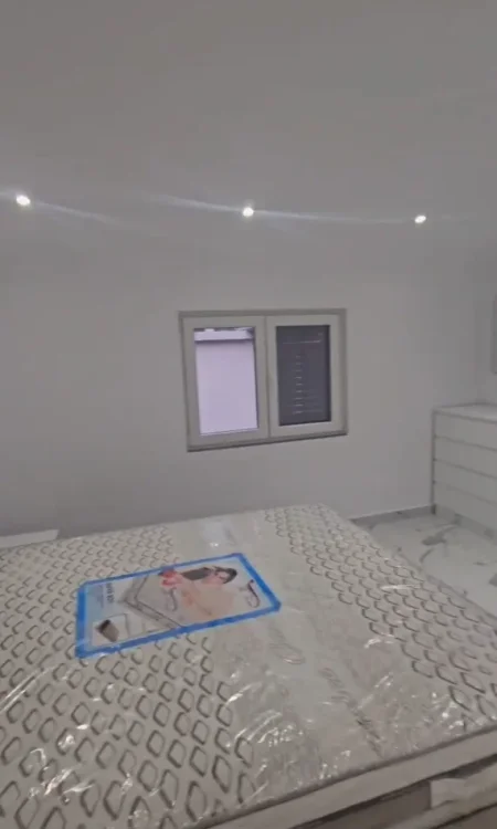Tirane, jepet me qera apartament 1+1+Ballkon Kati 3, 62 m² 450 € (Mbikalimi i Komunes se Parisit)