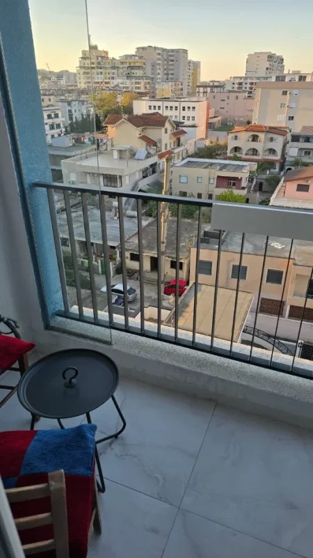 Durres, jepet me qera apartament 1+1+Aneks+Ballkon Kati 6, 67 m² 700 € (lagja 17 , pallati kastrati prane ujesjellesit)