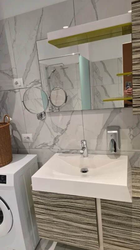 Durres, jepet me qera apartament 1+1+Aneks+Ballkon Kati 6, 67 m² 700 € (lagja 17 , pallati kastrati prane ujesjellesit)