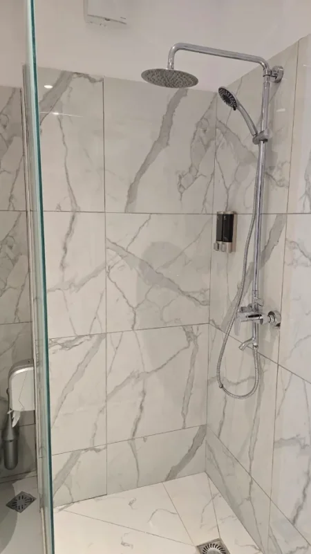 Durres, jepet me qera apartament 1+1+Aneks+Ballkon Kati 6, 67 m² 700 € (lagja 17 , pallati kastrati prane ujesjellesit)