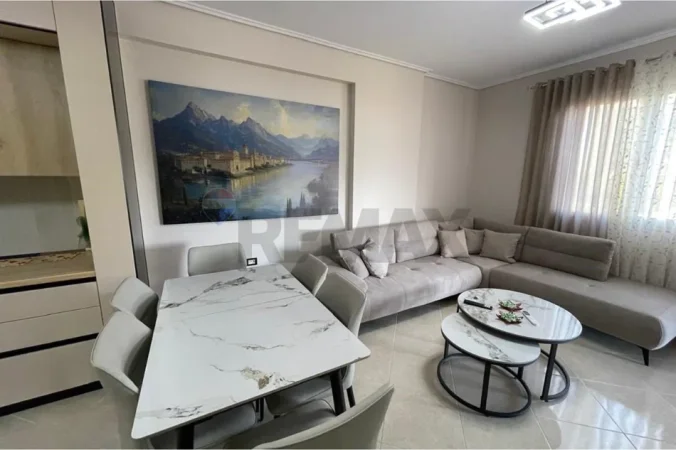 Shqiperi, jepet me qera apartament 2+1 Kati 3, 110 m² 900 € (Rruga Reshat Osmani, pran Shkolles se Marines,Lungomare, Vlorë)
