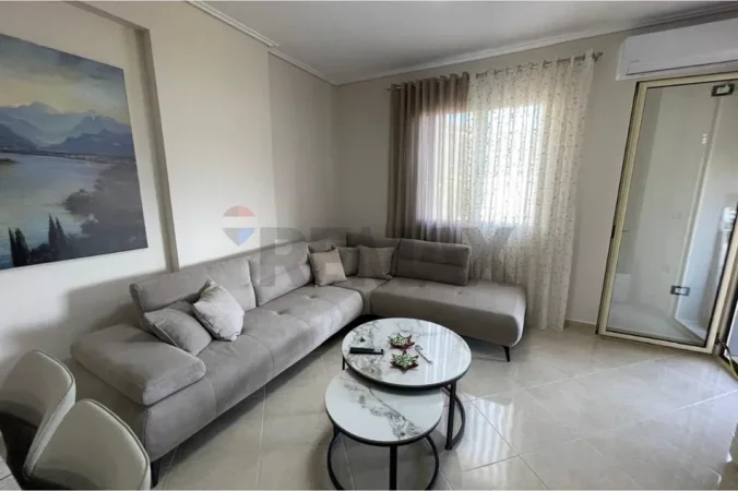 Shqiperi, jepet me qera apartament 2+1 Kati 3, 110 m² 900 € (Rruga Reshat Osmani, pran Shkolles se Marines,Lungomare, Vlorë)