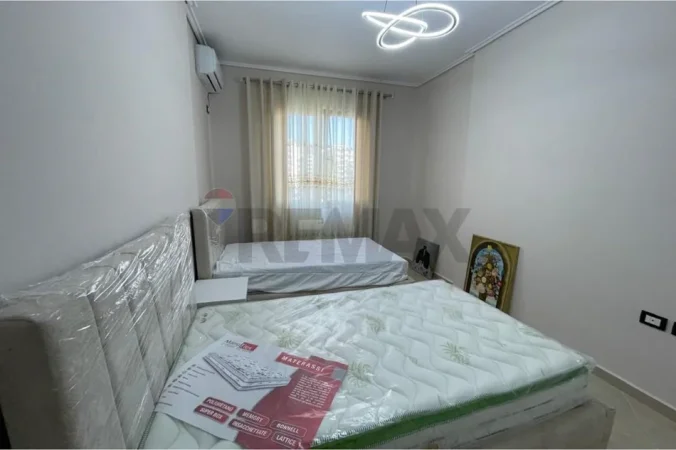 Shqiperi, jepet me qera apartament 2+1 Kati 3, 110 m² 900 € (Rruga Reshat Osmani, pran Shkolles se Marines,Lungomare, Vlorë)