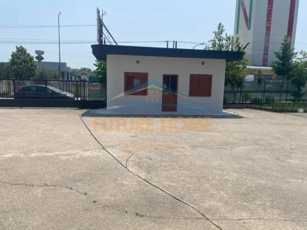 Tirane, jepet me qera magazine Kati 0, 2.300 m² 5.000 € (Autostrada Tirane-Durres)