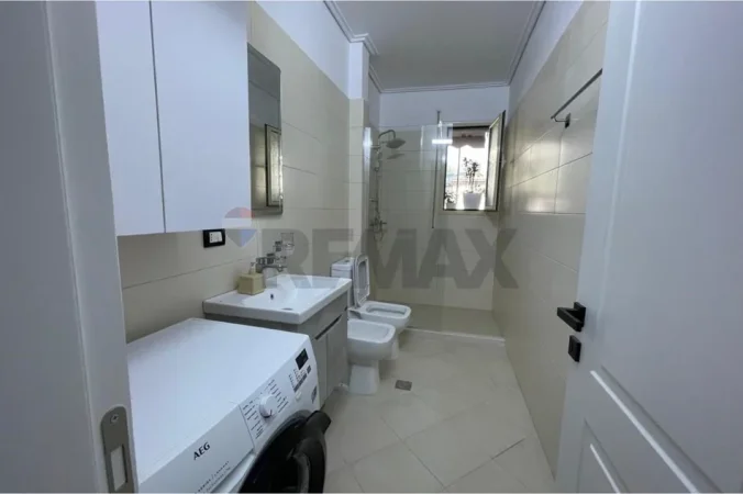 Shqiperi, jepet me qera apartament 2+1 Kati 3, 110 m² 900 € (Rruga Reshat Osmani, pran Shkolles se Marines,Lungomare, Vlorë)