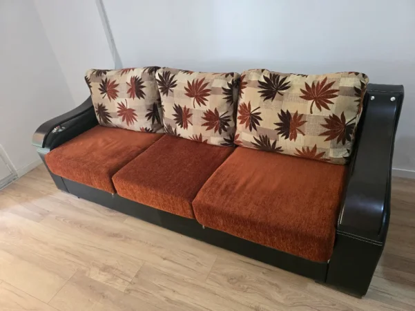 Tirane, shes Divan per dhome ndenje 80 €