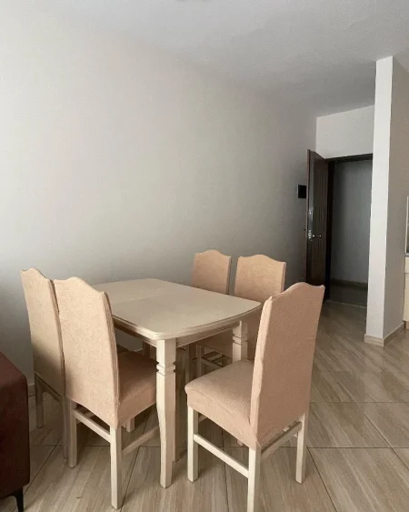 Tirane, jepet me qera apartament 1+1 , 54 m² 500 € (Rruga Don Bosko, Perball Kishes)