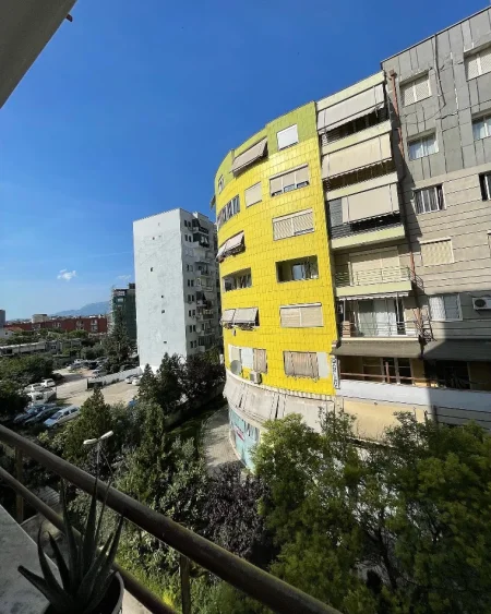 Tirane, jepet me qera apartament 1+1 , 54 m² 500 € (Rruga Don Bosko, Perball Kishes)