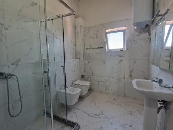 Tirane, jepet me qera apartament 1+1 Kati 4, 80 m² 300 € (JORDAN MISJA)