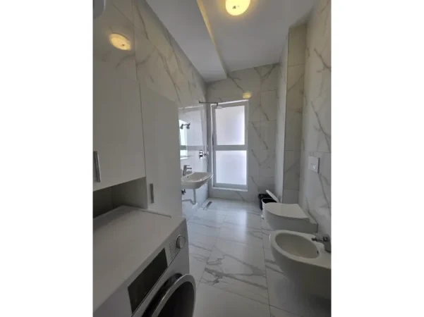 Tirane, jepet me qera apartament 2+1+Ballkon Kati 7, 94 m² 800 € (Bulevardi i ri, Marga 2)