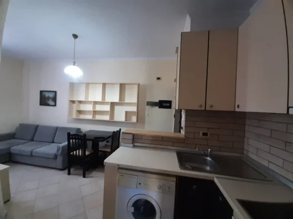 Tirane, jap me qera apartament 1+1 Kati 4, 50 m² 399 € (Rruga 5 maji)