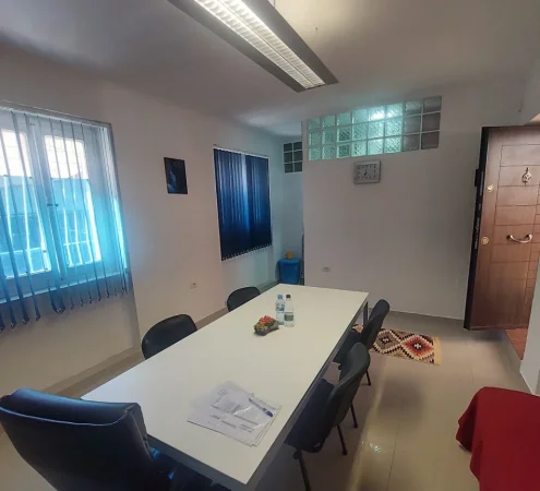 Tirane, jepet me qera ambjent biznesi Kati 1, 30 m² 350 € (Skanderbeg Square)