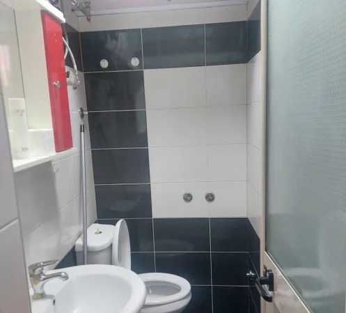 Tirane, jepet me qera ambjent biznesi Kati 1, 30 m² 350 € (Skanderbeg Square)