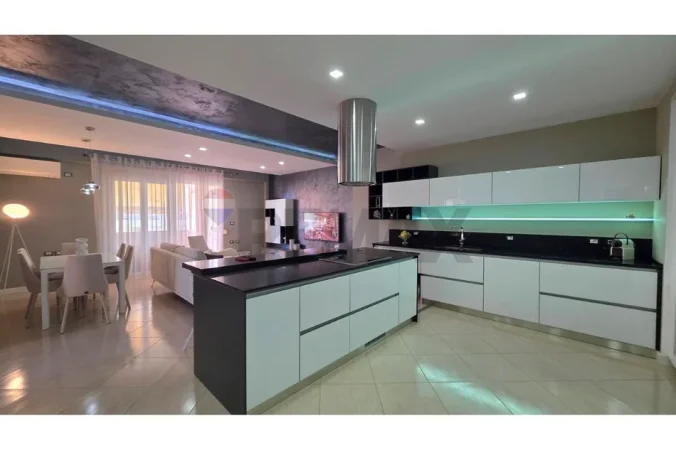 Vlore, shitet apartament 2+1+Ballkon Kati 8, 135 m² 209.000 € (Rruga Hasan Kushta, Albano Romina, Vlorë)