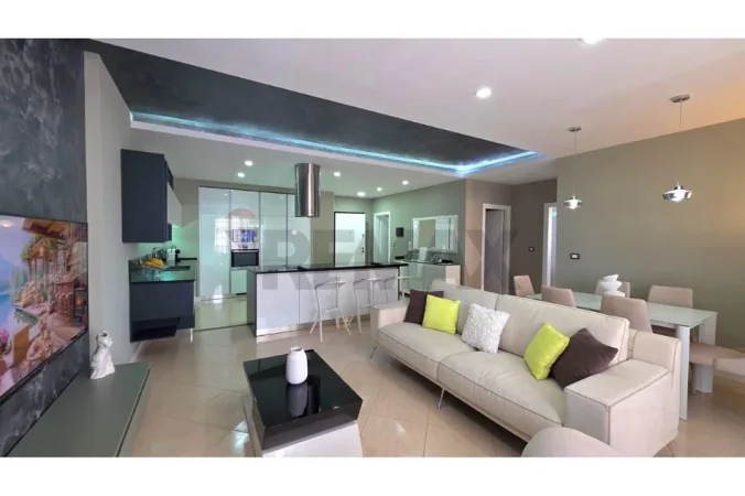 Vlore, shitet apartament 2+1+Ballkon Kati 8, 135 m² 209.000 € (Rruga Hasan Kushta, Albano Romina, Vlorë)