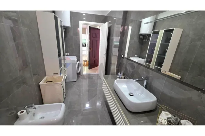 Vlore, shitet apartament 2+1+Ballkon Kati 8, 135 m² 209.000 € (Rruga Hasan Kushta, Albano Romina, Vlorë)