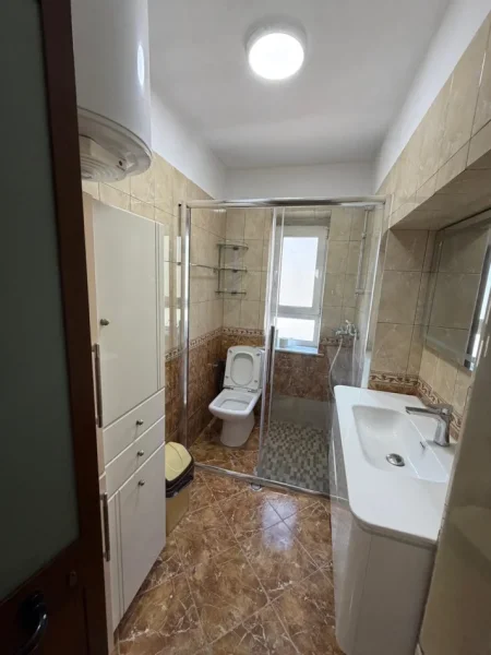 Tirane, jepet me qera apartament 2+1 Kati 2, 76 m² 500 € (Varri i Bamit)