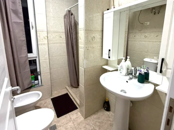 Tirane, jepet me qera apartament 1+1+Ballkon , 100 m² 460 € 