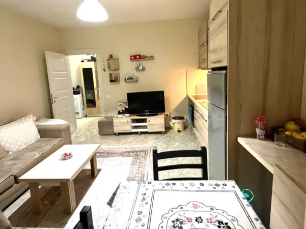 Tirane, jepet me qera apartament 1+1+Ballkon , 100 m² 460 € 