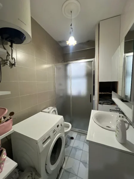 Tirane, shitet apartament 1+1 Kati 5, 56 m² 105.000 € (Pallatet Çabej Rruga Besim Alla)