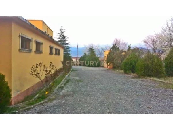 Tirane, shitet ambjent biznesi Kati 0, 51.000 m² 2.500.000 € (Elbasan)