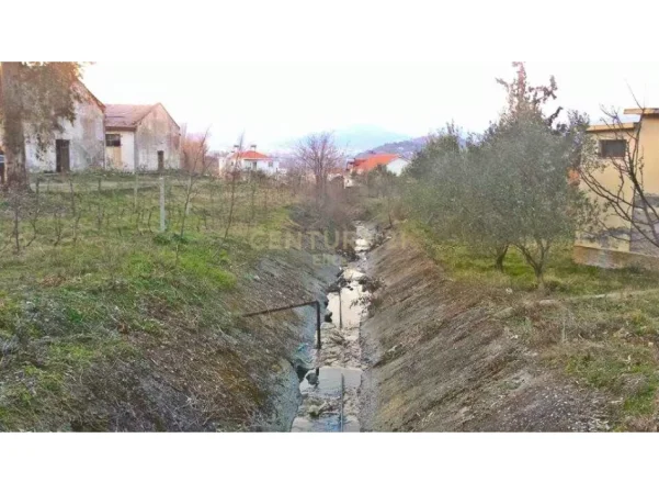 Tirane, shitet ambjent biznesi Kati 0, 51.000 m² 2.500.000 € (Elbasan)